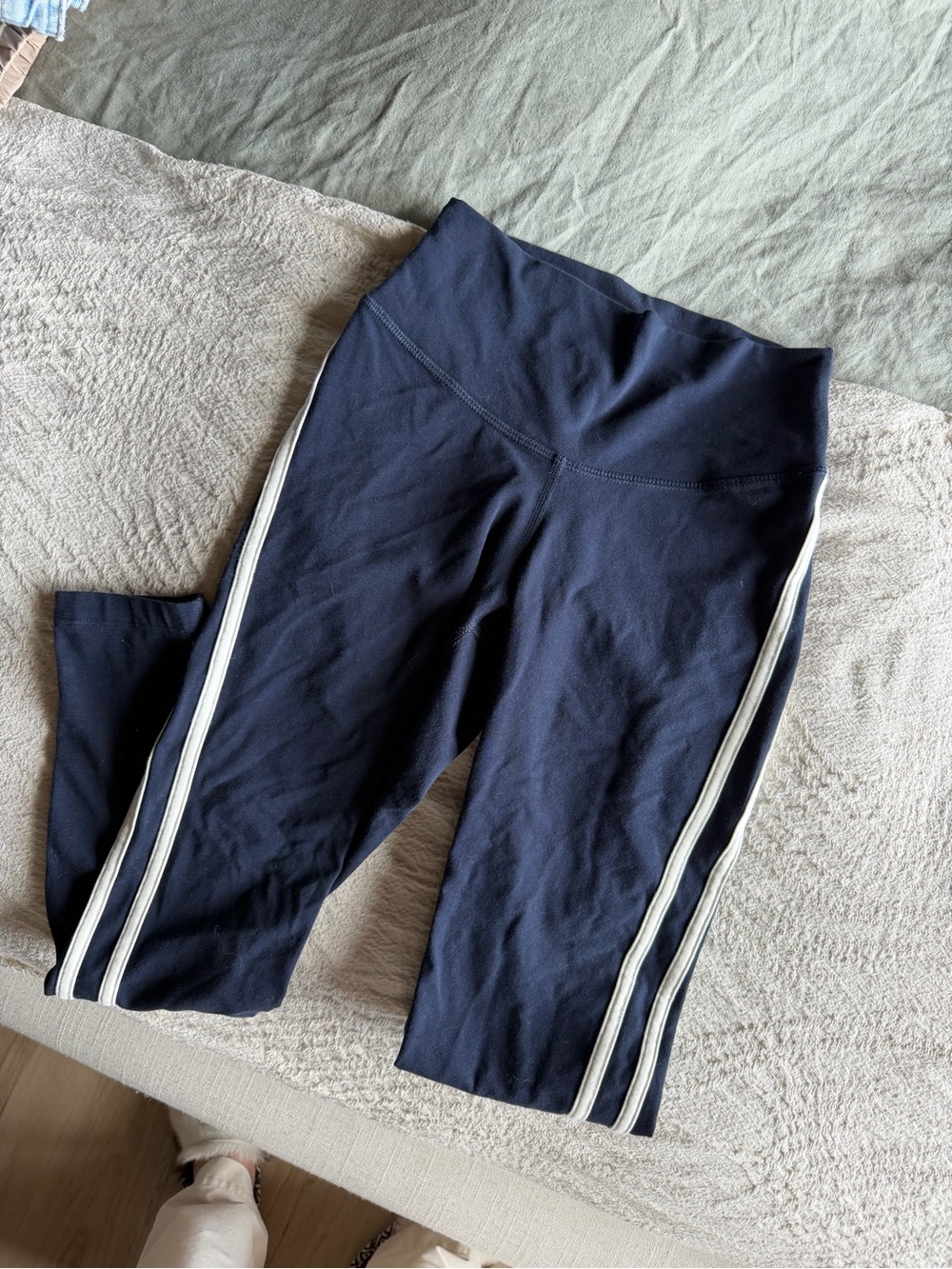 Old Navy Navy Capri Leggings with White Side Stripes